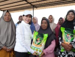 Li Claudia Salurkan Bantuan 250 Kantong Beras dan Sumbangan Pembangunan di Rempang Eco City