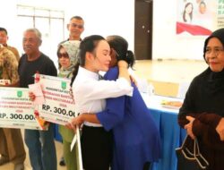 Pemko Batam Serahkan Bansos Lansia Tambahan ke 158 Warga Belakang Padang – Li Claudia Candra: “Kami Hadir Nyata untuk Masyarakat!”