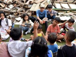 Rayakan Sumpah Pemuda, Biruni Foundation Ajak Anak-anak di Tepi Kali Ciliwung Berani Bermimpi dan Cinta Belajar