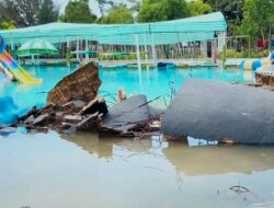 NEWS VIDEO : Detik – Detik Patung Lumba-Lumba Raksasa Roboh di Wahana Batam Zoo Paradise dan Waterpark