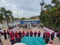 Polresta Barelang Hadir Humanis Amankan Aksi Unjuk Rasa KRB di PT ASL Marine Shipyard dan PT Caterpillar Batam
