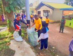 Wujud Sinergitas Polri dan Masyarakat: Polsek Bulang Pimpin Gotong Royong Bersama di Pulau Buluh