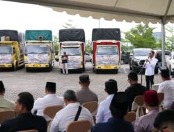 Diinisiasi IKSB, Amsakar Lepas Tujuh Truk Bantuan Sembako untuk Korban Bencana di Sumatera Barat