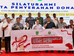 Batam Salurkan Bantuan Rp4,7 Miliar untuk Korban Bencana di Sumut, Diterima Langsung Gubernur Bobby