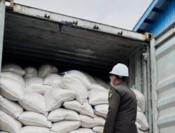 200 Ton Beras Asal Makassar Masuk Batam, Karantina Kepri Lakukan Pemeriksaan Ketat