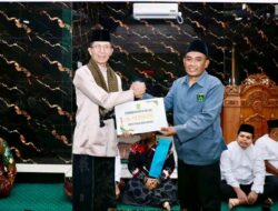 Safari Ramadan di Batuaji, Amsakar Serahkan Bantuan Rp115 Juta untuk Pembangunan Masjid