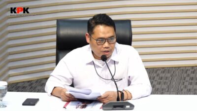 NEWS VIDEO: OTT KPK Rizal Eks Kepala Bea Cukai Batam, Total Uang Rp40,5 Miliar dan 5,3 Kg Emas Disita