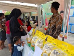 Jelang Imlek dan Ramadhan, Bulog Batam Salurkan 1 Ton Beras di Bazar Pangan Murah Karimun
