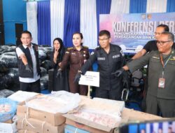 Polda Kepri Musnahkan 1.230 Kotak Daging Babi dan 3.522 Daging Sapi Impor Ilegal Asal Singapura