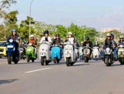 Cek Kondisi Infrastruktur Jalan, Amsakar-Li Claudia Telusuri Jalanan Batam Bersama Komunitas Vespa