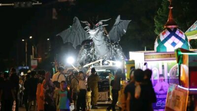 Naga Hitam hingga Replika Masjid dan Kapal, Pawai Takbir Batam Hidupkan Malam Kemenangan