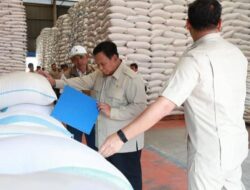 Presiden Prabowo Sidak ke Gudang Bulog Danurejo Magelang, Pastikan Stok Aman, Banyak, dan Distribusi Tepat Sasaran