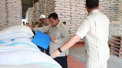 Presiden Prabowo Sidak ke Gudang Bulog Danurejo Magelang, Pastikan Stok Aman, Banyak, dan Distribusi Tepat Sasaran