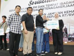 Wali Kota Batam Serahkan Santunan Jaminan Kematian Rp420 Juta untuk RT, RW, dan LPM