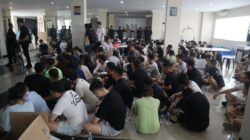NEWS VIDEO: Detik-Detik Tim Gabungan Ciduk 210 WNA Pelaku Online Scam di Baloi View Apartment Batam