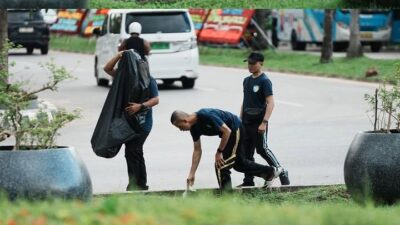 BP Batam Kerahkan Pegawai Bersih-Bersih Lingkungan Kantor, Budaya Gotong Royong Jadi Semangat Baru