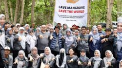 Save Mangrove Batam, Amsakar dan Mahasiswa UNRIKA Tanam 2.000 Mangrove di Nongsa