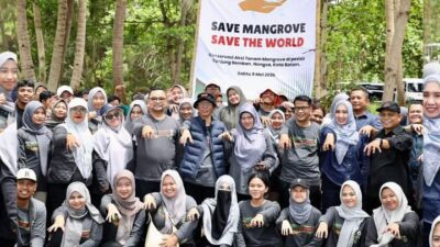 Save Mangrove Batam, Amsakar dan Mahasiswa UNRIKA Tanam 2.000 Mangrove di Nongsa