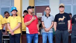 Ketua DPRD Kepri Iman Sutiawan dan Warga Kompak Bersihkan Lingkungan di Tiban Indah