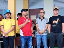 Ketua DPRD Kepri Iman Sutiawan dan Warga Kompak Bersihkan Lingkungan di Tiban Indah