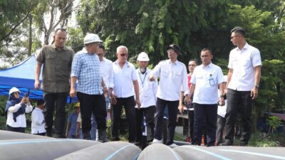Amsakar Achmad Tinjau Pengerjaan Pemasangan Jaringan Pipa Distribusi Air Minum