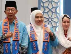 Amsakar dan Erlita Tunaikan Ibadah Haji, Li Claudia Hadiri Pelepasan Jemaah