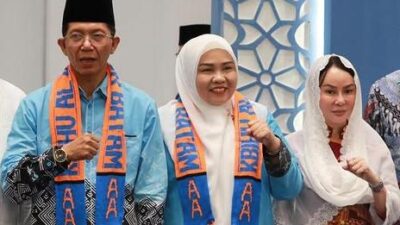 Amsakar dan Erlita Tunaikan Ibadah Haji, Li Claudia Hadiri Pelepasan Jemaah