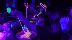 Neon Slime Adventure di Wyndham Panbil Batam, Anak-Anak Diajak Berkreasi dalam Dunia Neon yang Interaktif