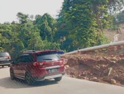 Jalan Umum ke Tiban Terangkat Diduga Akibat Cut and Fill Proyek Visata, Pengguna Jalan Khawatir Longsor