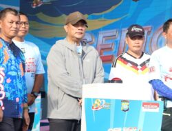 Kapolda Kepri Pimpin Car Free Day Hari Bhayangkara ke-80, Bagikan 1.000 Paket Bansos untuk Warga