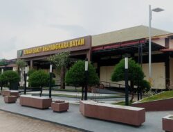 Baru Pulang Shift Malam, Pria Ini Tiba-Tiba Ditusuk Sekelompok Pemuda Genk Motor di Batam Center