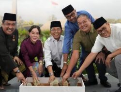 Kepala BP Batam Amsakar Achmad Letakkan Batu Pertama Bundaran Raja Ali Marhum, Ikon Baru Gerbang Kota Batam