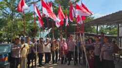 Sambut HUT RI ke-81, Ditreskrimsus Polda Kepri Bagikan Ratusan Bendera dan Sembako ke Warga Batam