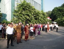 Wyndham Panbil Batam Gelar Upacara HUT ke-81 RI, Karyawan Tampil dalam Balutan Pakaian Adat Nusantara