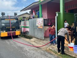 Polresta Barelang Distribusikan 6.000 Liter Air Bersih untuk Warga Kavling Lama Sagulung