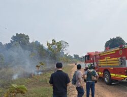 Polsek Batam Kota dan Damkar BP Batam Sigap Padamkan Kebakaran di Lahan Kosong Barcelona Residence