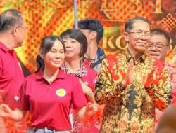 Li Claudia Chandra Hadiri Atraksi Pawai Khitong dan Budaya Nusantara 2026 di Kota Batam