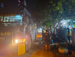 Polisi Bersama Masyarakat, Polresta Barelang Salurkan Air Bersih untuk Warga Tanjung Piayu Batam