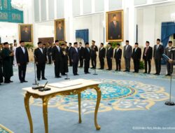 NEWS VIDEO: 9 Pejabat Negara Dilantik Presiden di Istana, Ini Daftar Nama dan Jabatannya