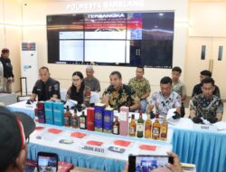 NEWS VIDEO: Polisi Bongkar Gudang Miras Ilegal di Bengkong Batam, Pengusaha Lai Cung Diburu, Ribuan Botol Impor Disita