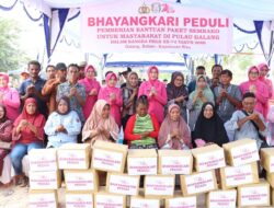 Warga Pulau Galang Bahagia Terima Sembako Gratis Saat Polda Kepri Panen 15,6 Ton Jagung